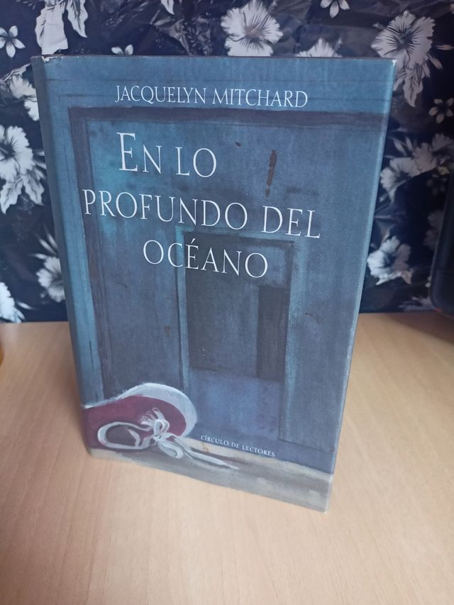 Libro:EN LO PROFUNDO DEL OCÉANO 

