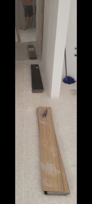 PROFESIONALES EN COLOCACIÓN DE TARIMA FLOTANTE