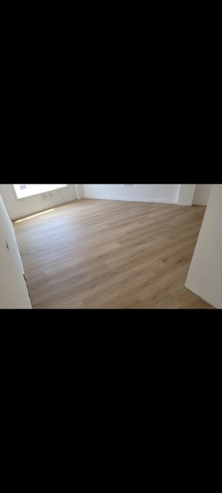 PROFESIONALES EN COLOCACIÓN DE TARIMA FLOTANTE