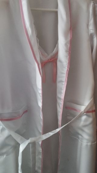 Conjunto de bata y camisón 