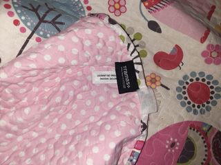 Cubrecamas + cortina.