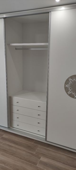 Vestidor o armario con puertas corredera