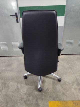 Silla despacho acabado en piel
