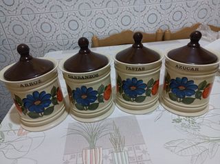 Conjunto botes de cocina con flores