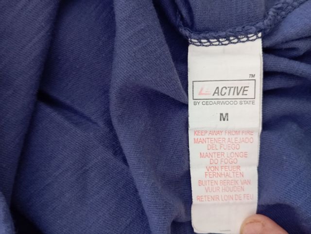 T-shirt Active 
Tamanho M
Cor roxo 