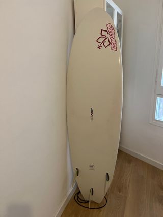 Tabla de surf, con funda y quillas