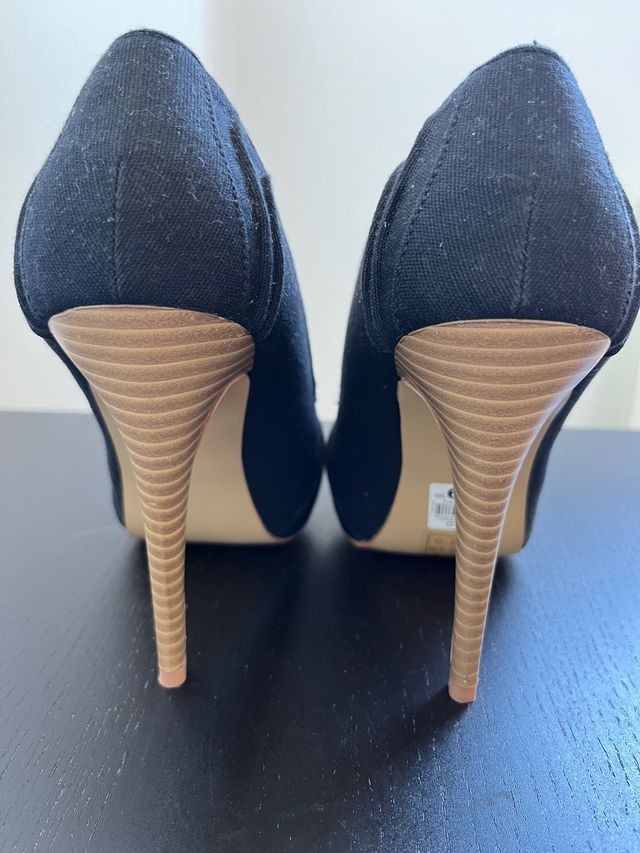 Zapatos tacón en color negro