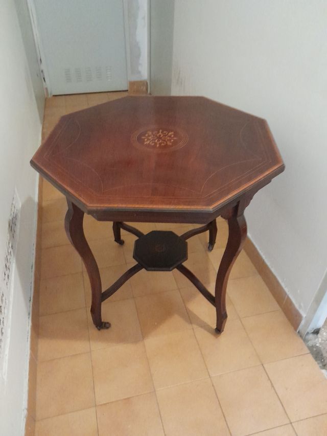 Mesa con marqueteria