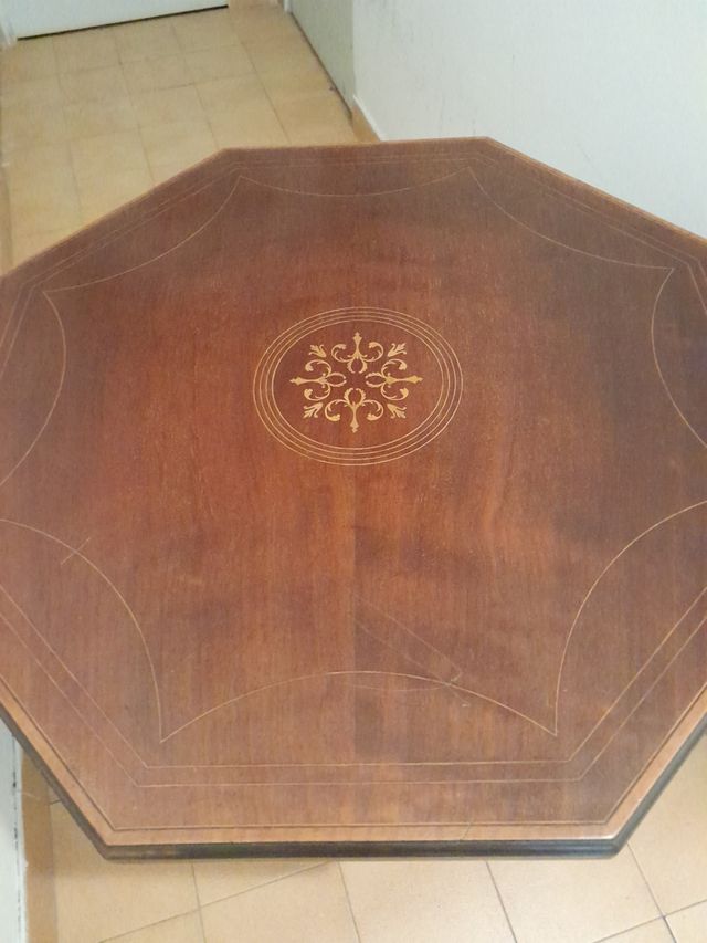 Mesa con marqueteria