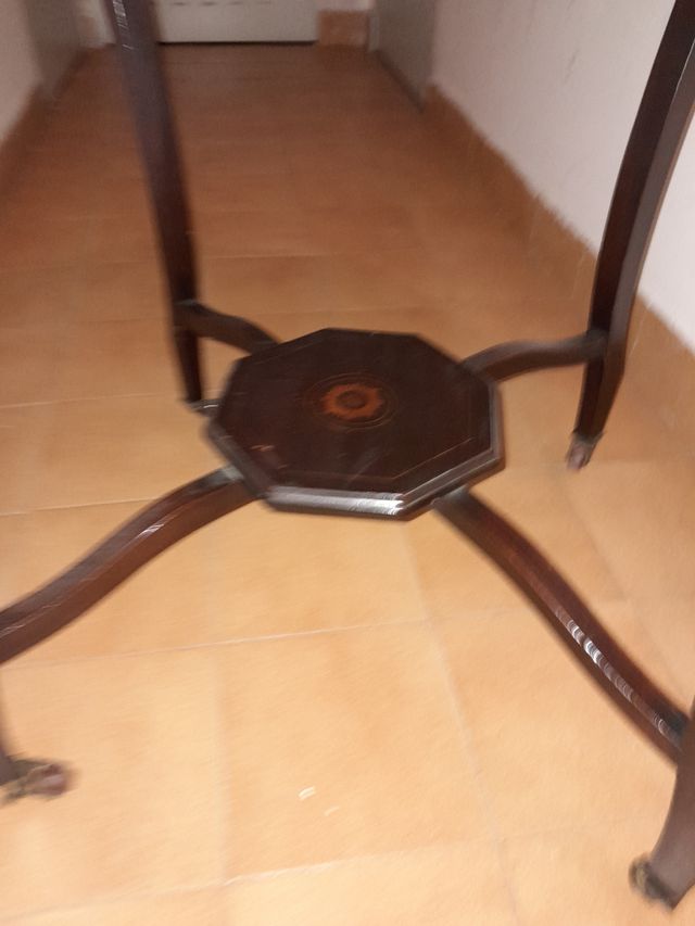 Mesa con marqueteria