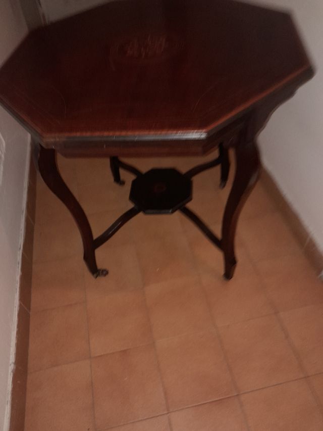 Mesa con marqueteria