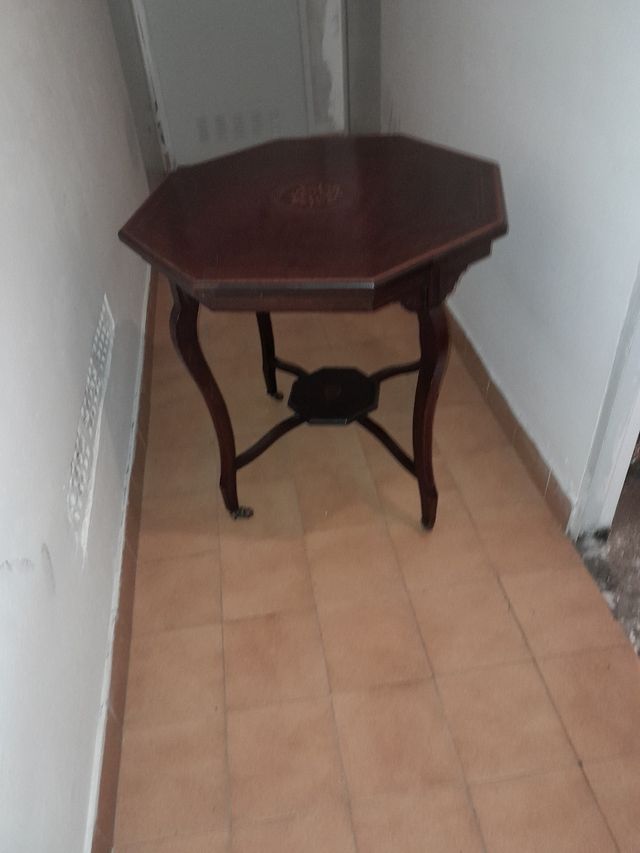 Mesa con marqueteria