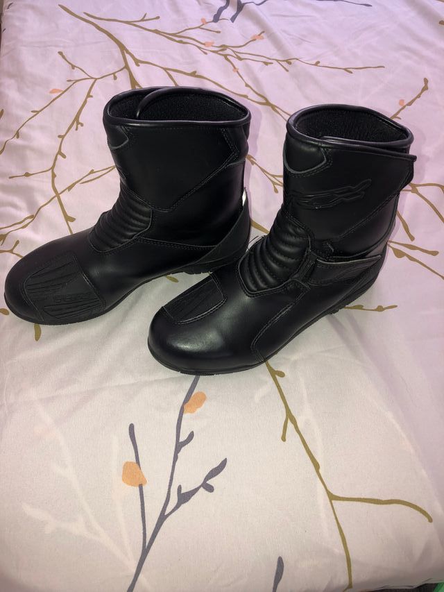 Botas moto chica piel