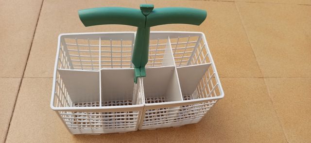 Cesta de lavavajillas Indesit