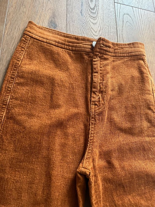 Pantaloni a vita alta