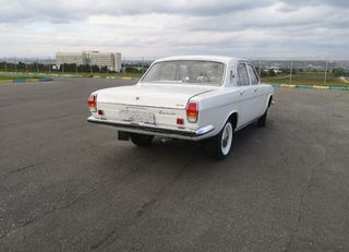 GAZ 24 1976