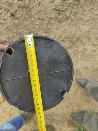 Maceta de plástico de 5 litros.