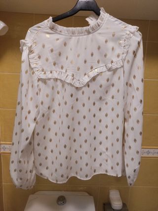 Blusa blanca con topos dorados