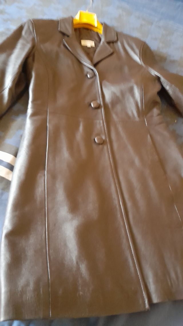 Abrigo de piel, cuero o napa