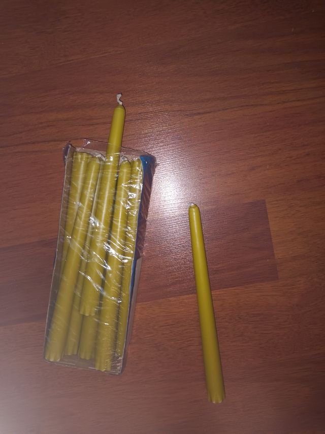 Velas  candelabro .2 unidades  por  1 €