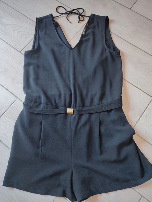 Abitino tuta con pantaloncino corto nero