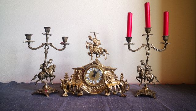 Candelabros y reloj bronce 