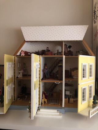 Casa de muñecas y accesorios