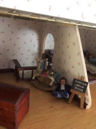 Casa de muñecas y accesorios