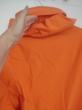 Chubasquero naranja "Mito sport ".