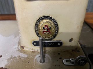 Maquina de coser clasica Alfa