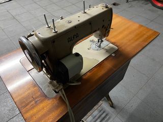Maquina de coser clasica Alfa