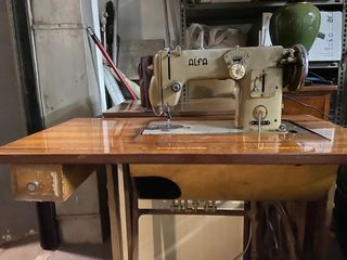 Maquina de coser clasica Alfa