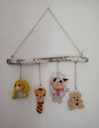 Colgador infantil con muñecos adorables