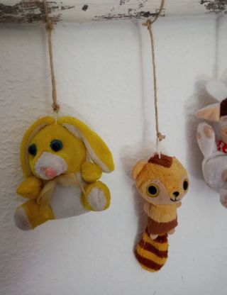 Colgador infantil con muñecos adorables