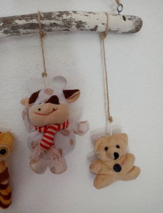 Colgador infantil con muñecos adorables