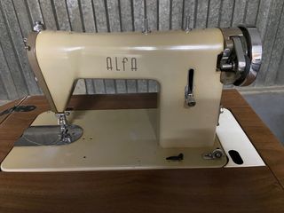 Maquina de coser Alfa