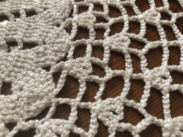 Pañito de ganchillo / crochet. 109 cm diámetro