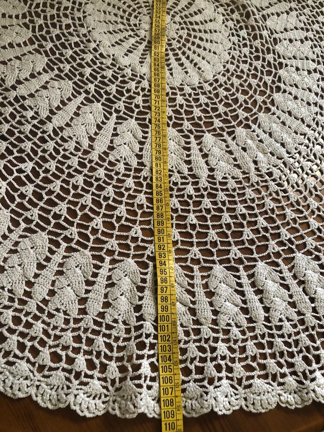 Pañito de ganchillo / crochet. 109 cm diámetro