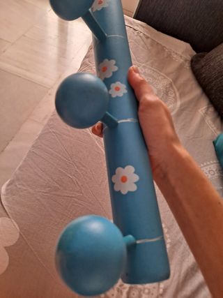 Percha de madera azul