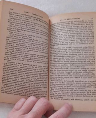 Libro Great Expectations Dickens en inglés.