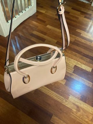 bolso rosa de charol apertura joya