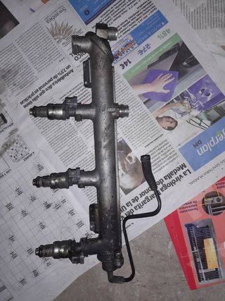 Rampa de inyectores con 3 inyectores de opel astra