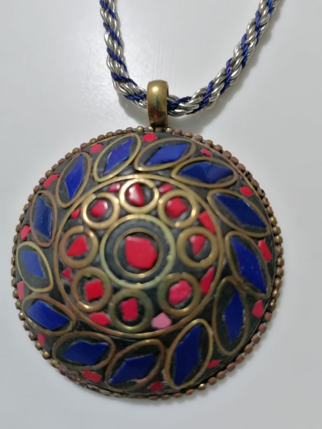 Colgante y gargantilla de bisutería