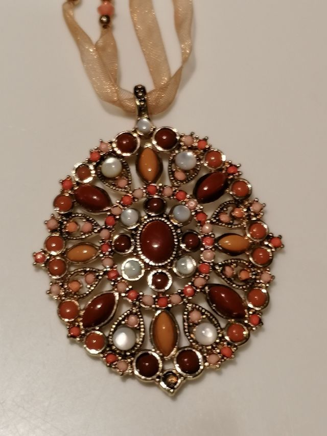 Gargantilla con colgante