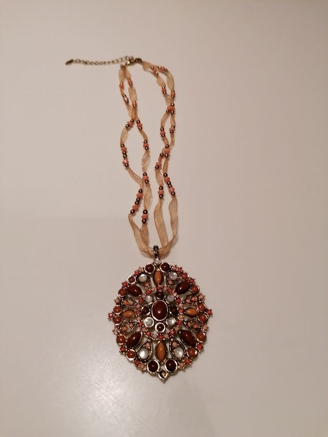 Gargantilla con colgante