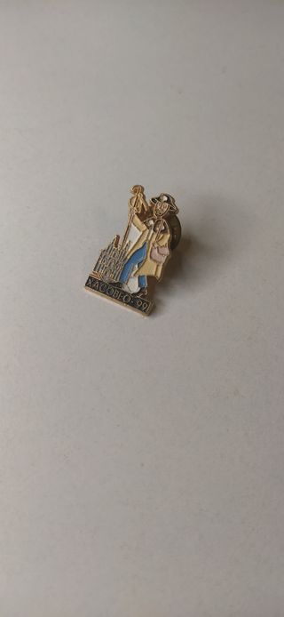 Lote de pines variados