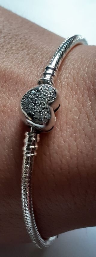 PANDORA FORMA DE CORAZÓN.