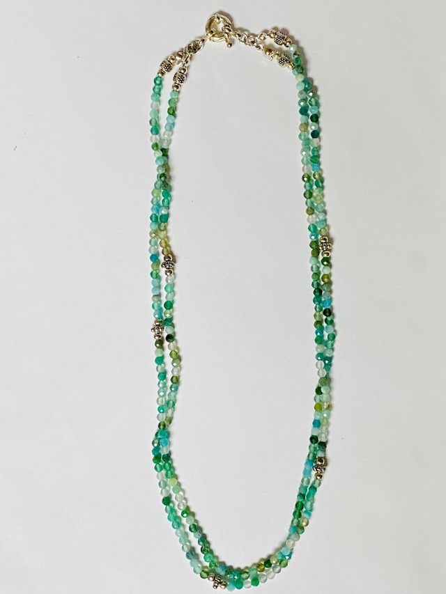 Collar doble con gemas verdes en plata de ley 925