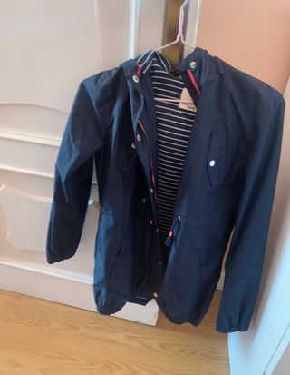 chubasquero azul marino