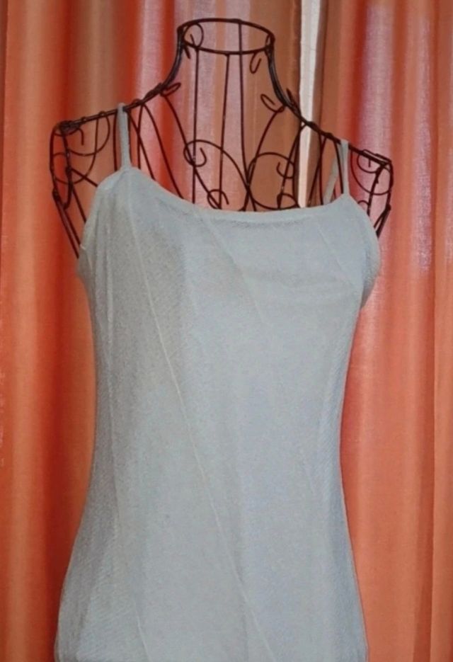 Vestido con bajo picos, de Claudie Noell